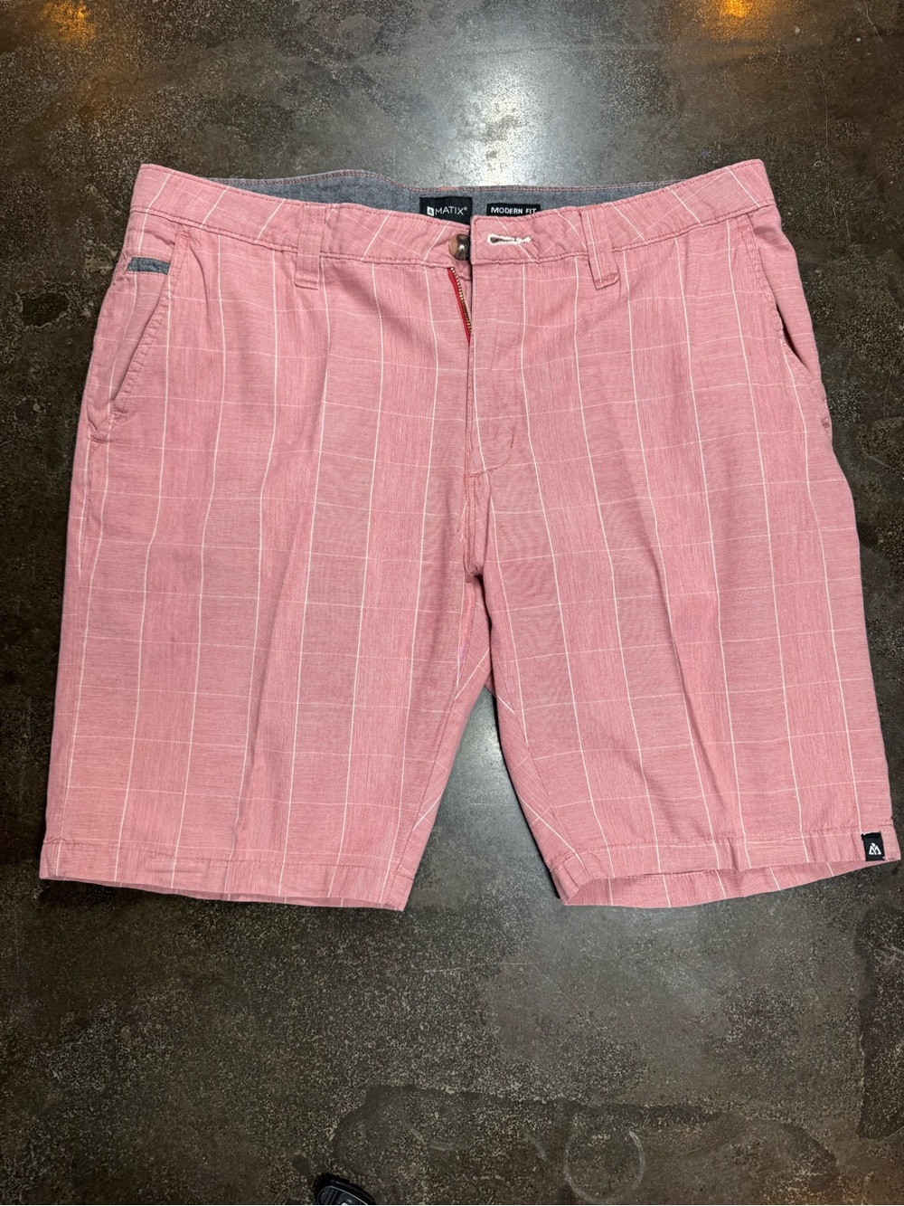 Matix Men’s Pink Windowpane Flat Front Shorts Mens sz 33